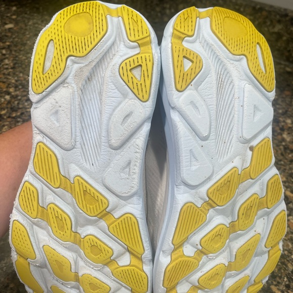 Hoka White and Gray Athletic Shoes Clifton 9 size 9 - Picture 4 of 9